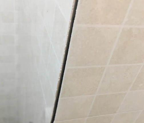 介休瓷砖空鼓维修公司分享阳台瓷砖脱落的修复过程可以分为以下几个步骤